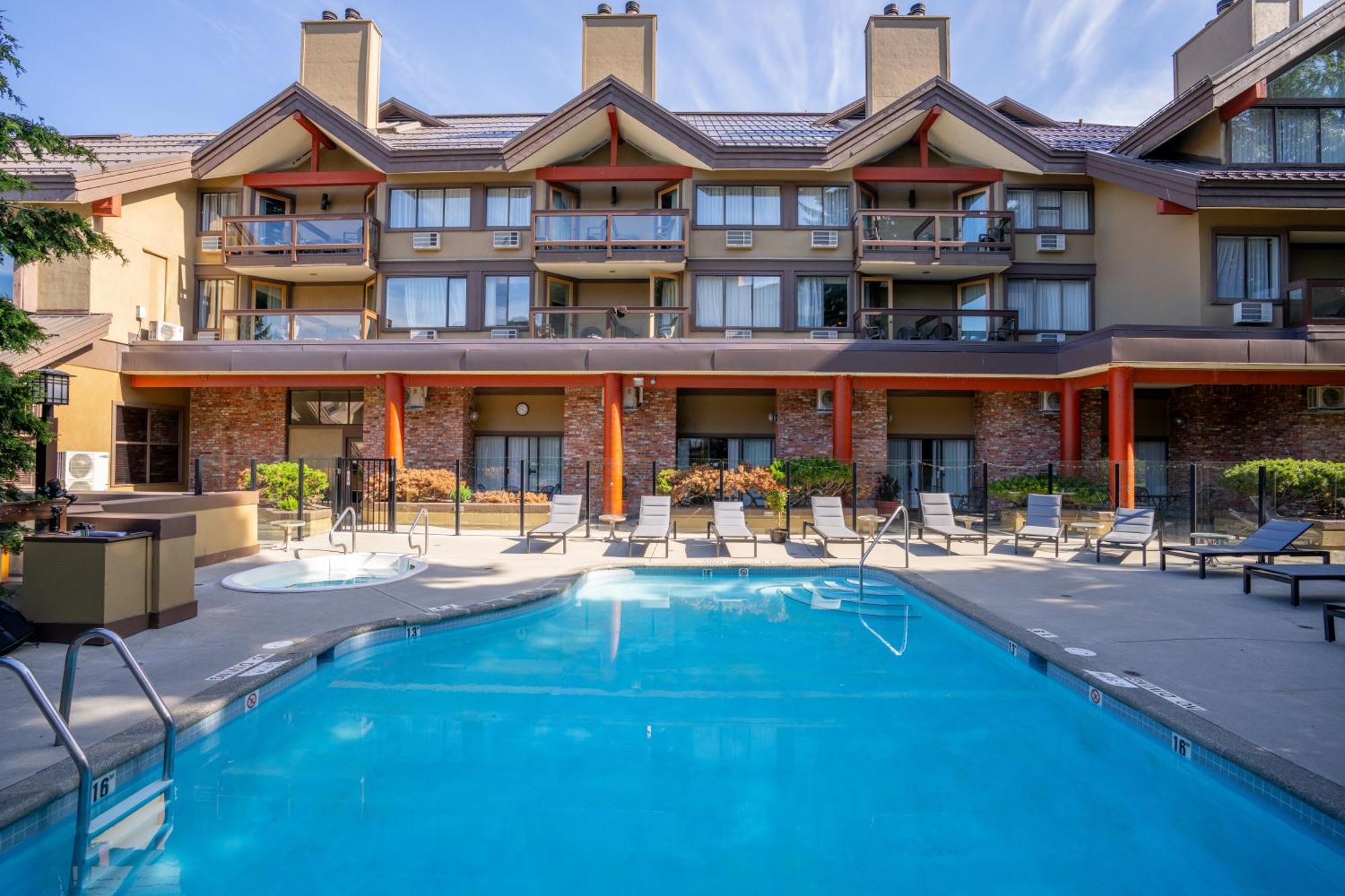 Whistler Village Inn & Suites Luaran gambar