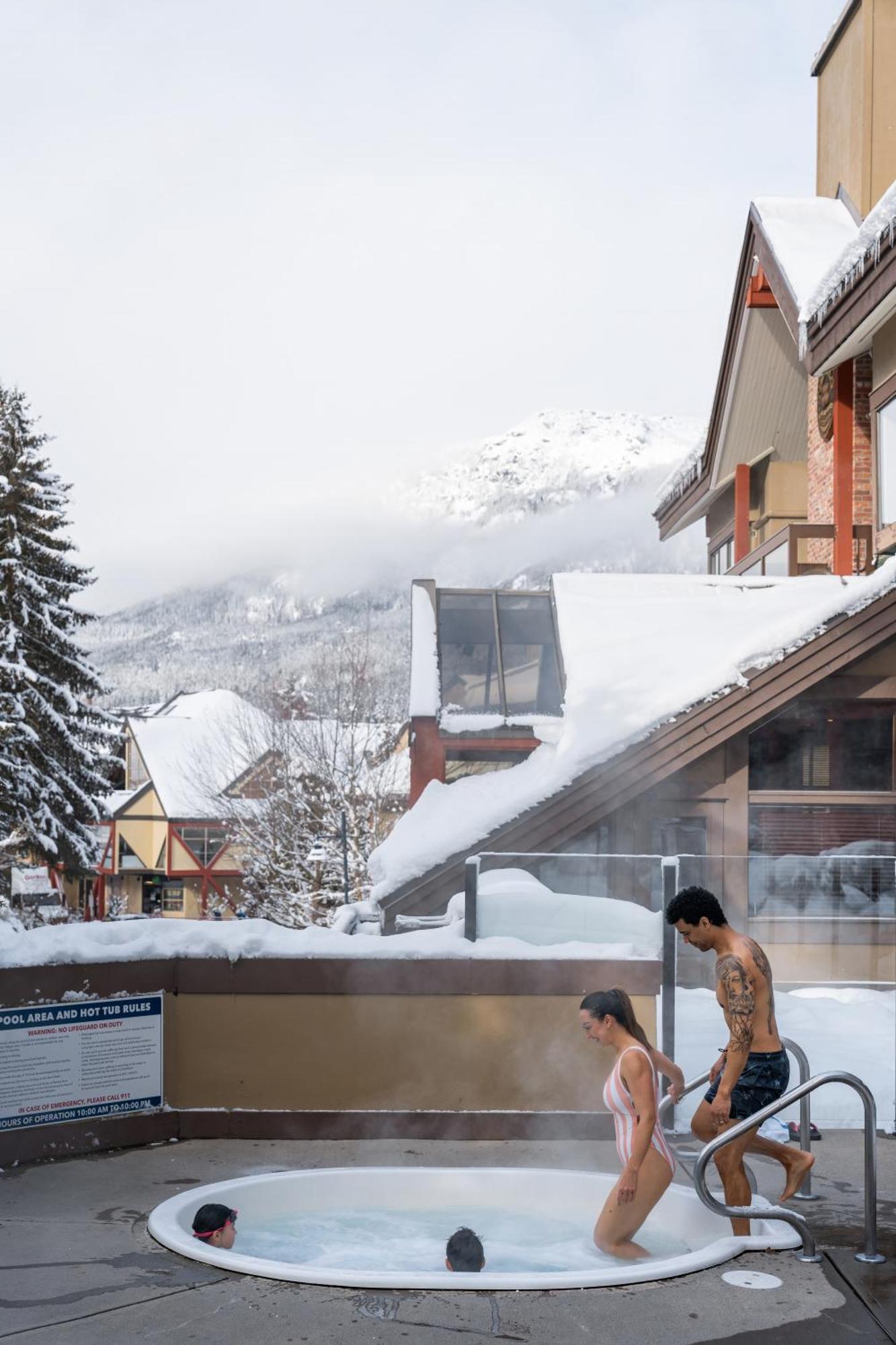 Whistler Village Inn & Suites Luaran gambar